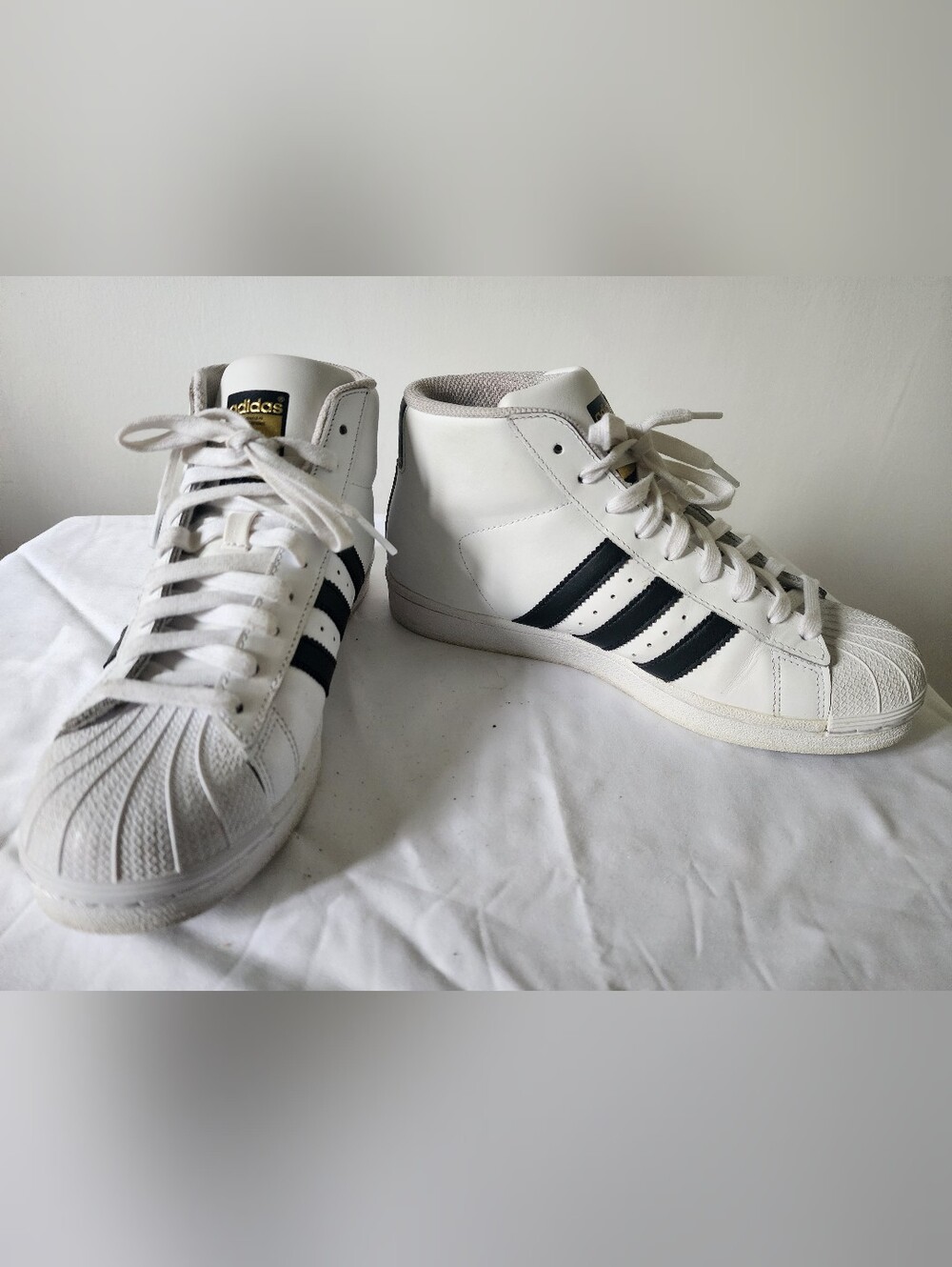 adidas White and Black Pro Model Mid-Top Sneakers - Size 6 5
